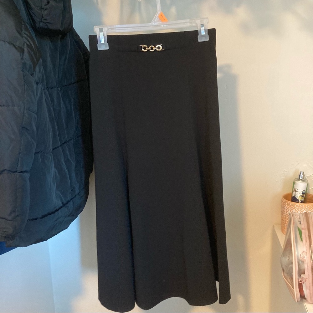 Mid length skirt